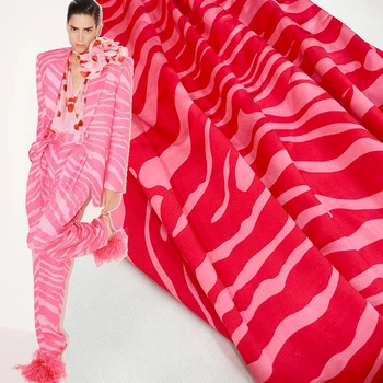 Značkový Módny Dizajn Textílie Rose Červené zebrovité Polyester Nohavíc Vyhovovali Diy Šiť Tkaniny, Tkaniny pre Šaty, ktoré Lodenice Materiál