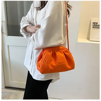 Luxusné nový uterák taška kabelka 2022 ženy móda populárne prenosné vedro vrece reťazca ramenní taška messenger taška
